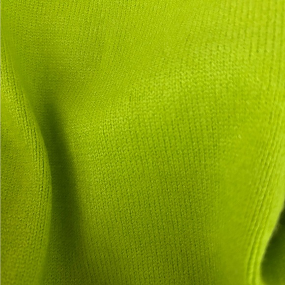 Light green top - Picture 8 of 8